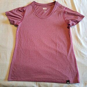 REI women's size Medium dusty rose short sleeved shirt